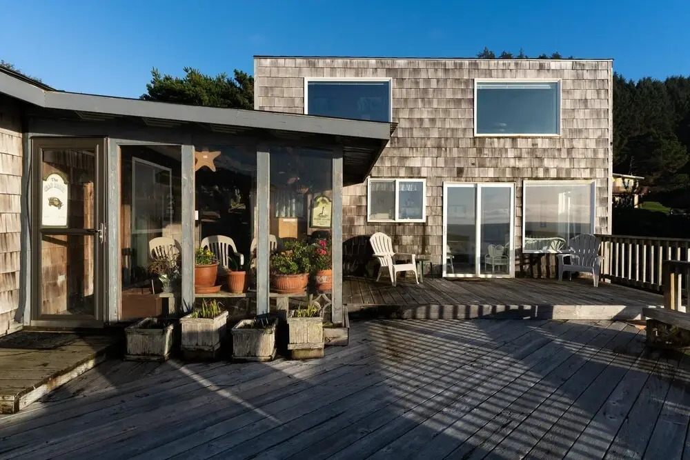 Whale Pointe 2 Br cottage by RedAwning