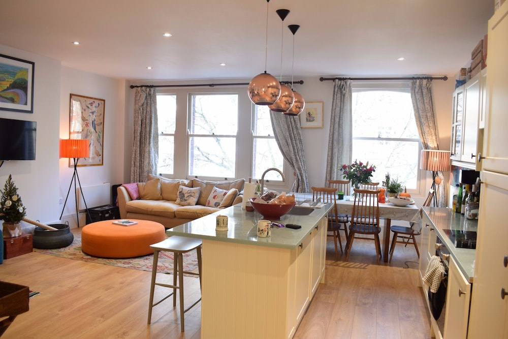 1 Bedroom Apartment In Earls Court