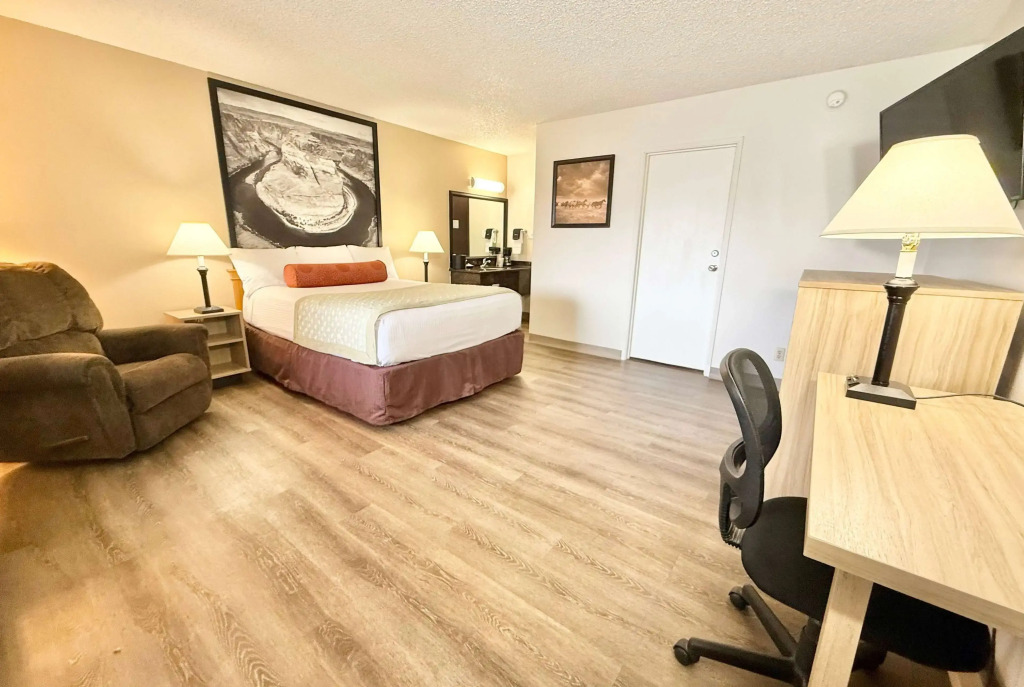 Super 8 by Wyndham Salina/Scenic Hills Area