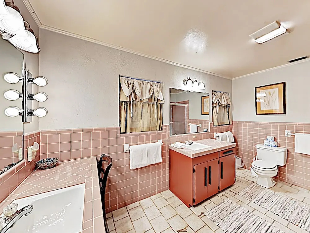 Private Beach Direct Water Views 4BR by RedAwning