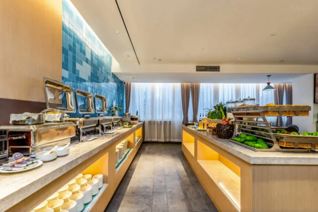 Home Inn Dongfeng Square