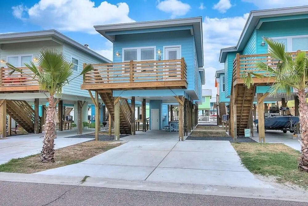 Sea Clusion 2 Bedroom Bungalow by Redawning