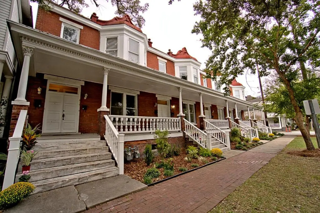 414B Waldburg st · 2 Bedroom Oasis near Forsyth Park