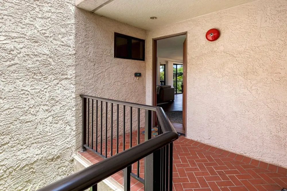 Newly Renovated - Gorgeous Condo & Location - Vrkcv