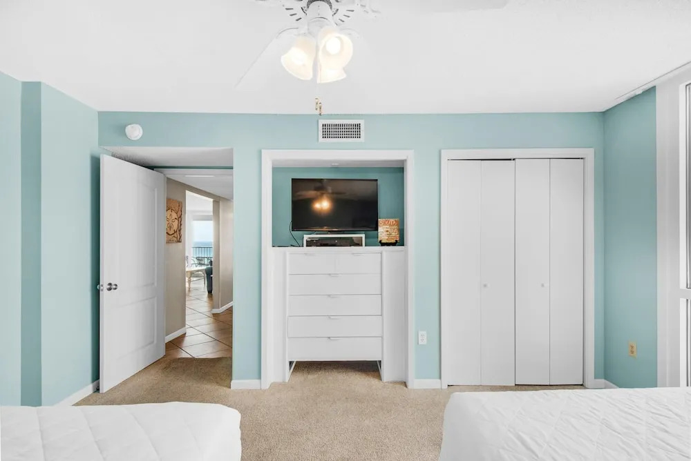 Shoreline Towers 1085