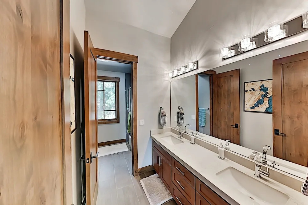Spacious W/ Chefs Kitchen & 3-car Garage 4 Bedroom Home