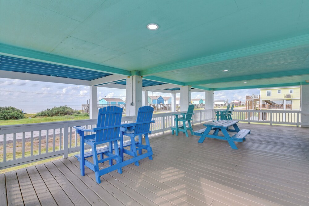 Walk to Beach: Home w/ Hot Tub & Deck in Gilchrist