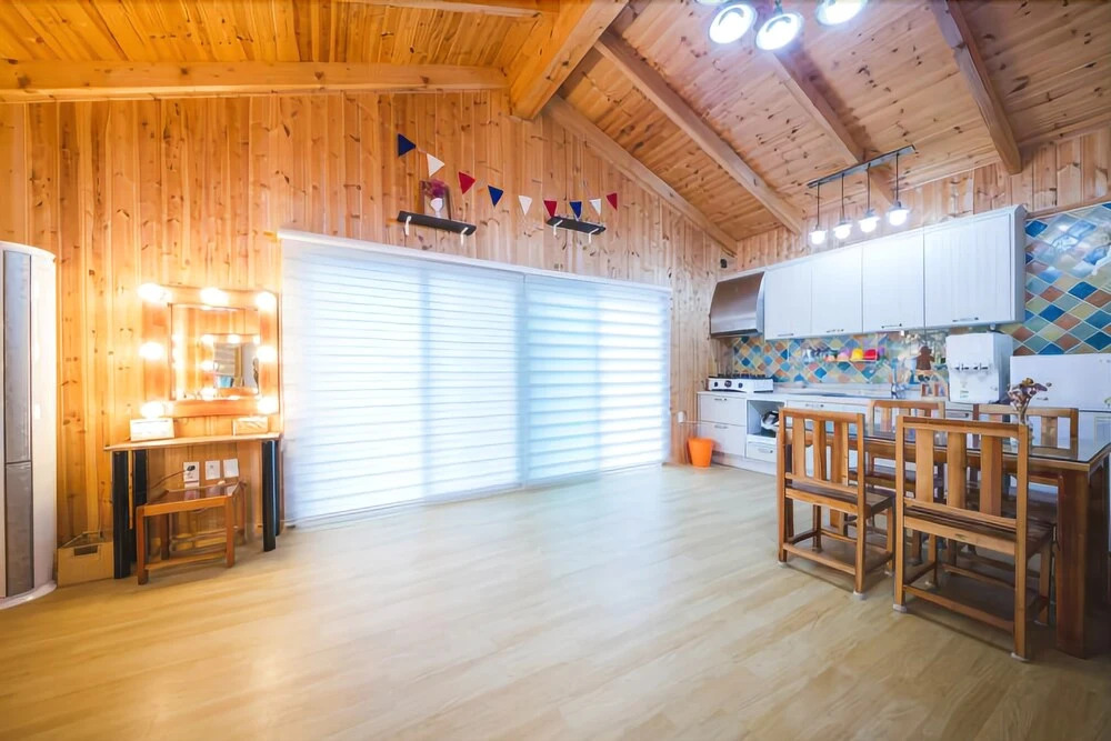 Jeju Hyeoppjae Some&ssam Guesthouse
