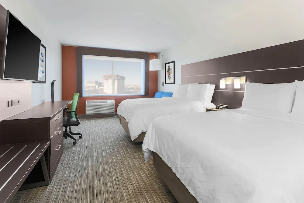 Holiday Inn Express & Suites Chicago OHare Airport by IHG
