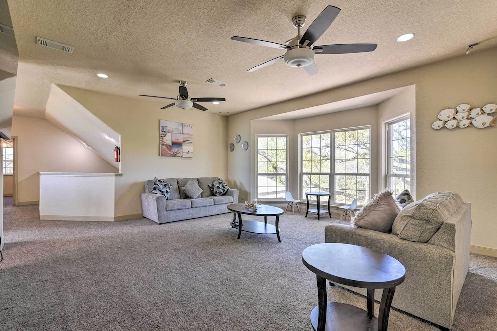Waterfront Family Home w/ Patio in Hitchcock