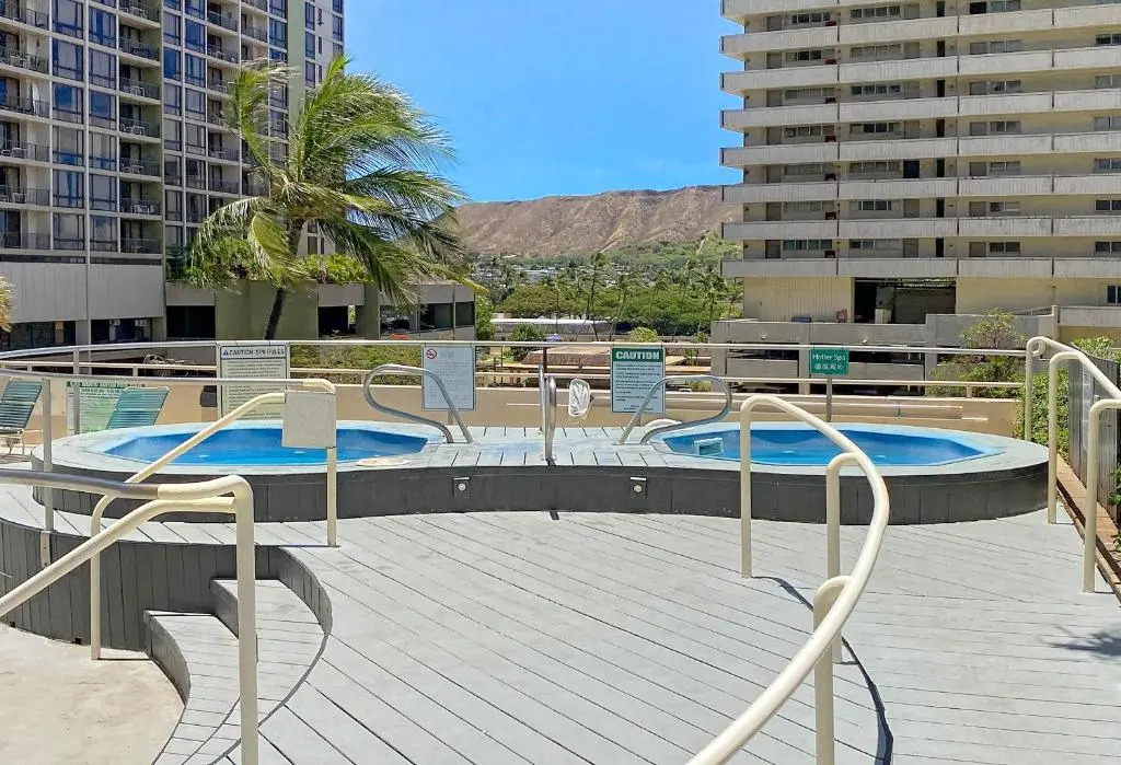 Waikiki Banyan #3810-T2