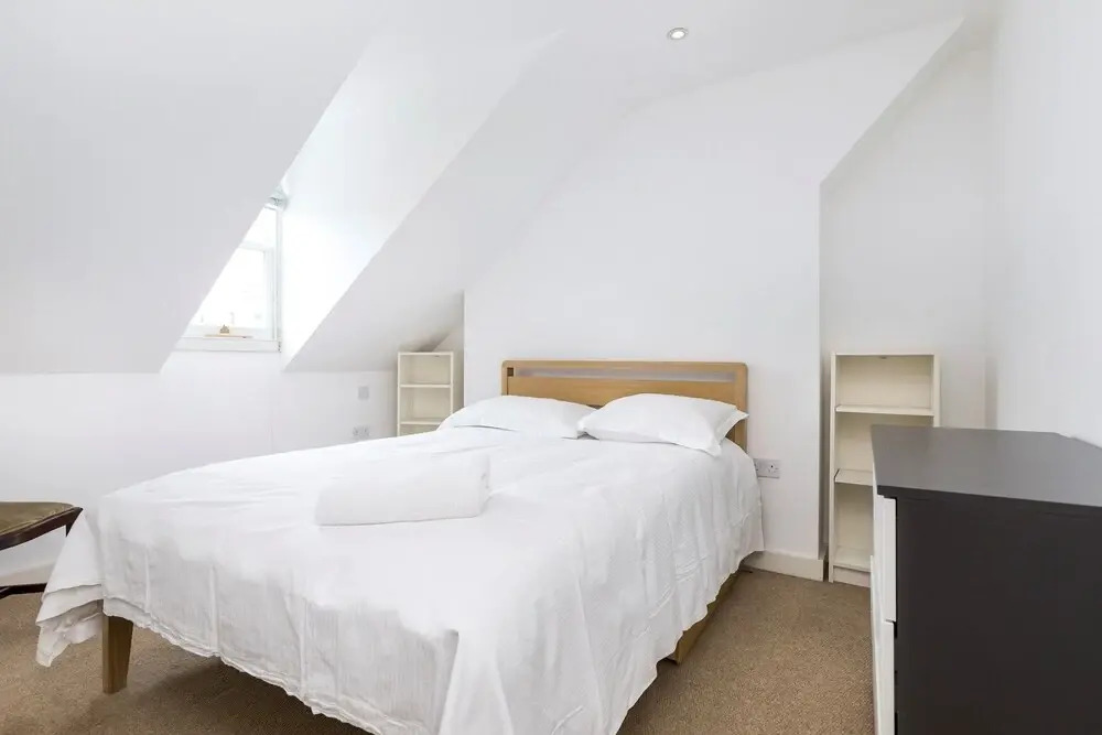 Traditional Chelsea Maisonette With 2 Bedrooms and Wonderful Views of the River