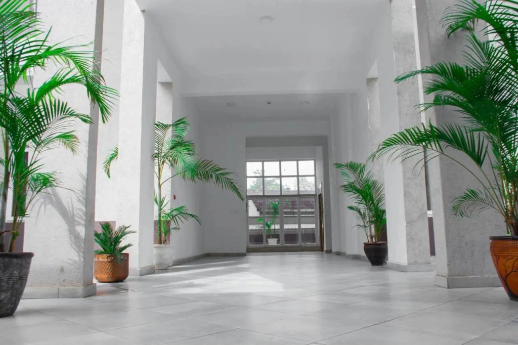 LUXE, ELEGANT 1BR IN KILIMANI STRONG WIFI With pool