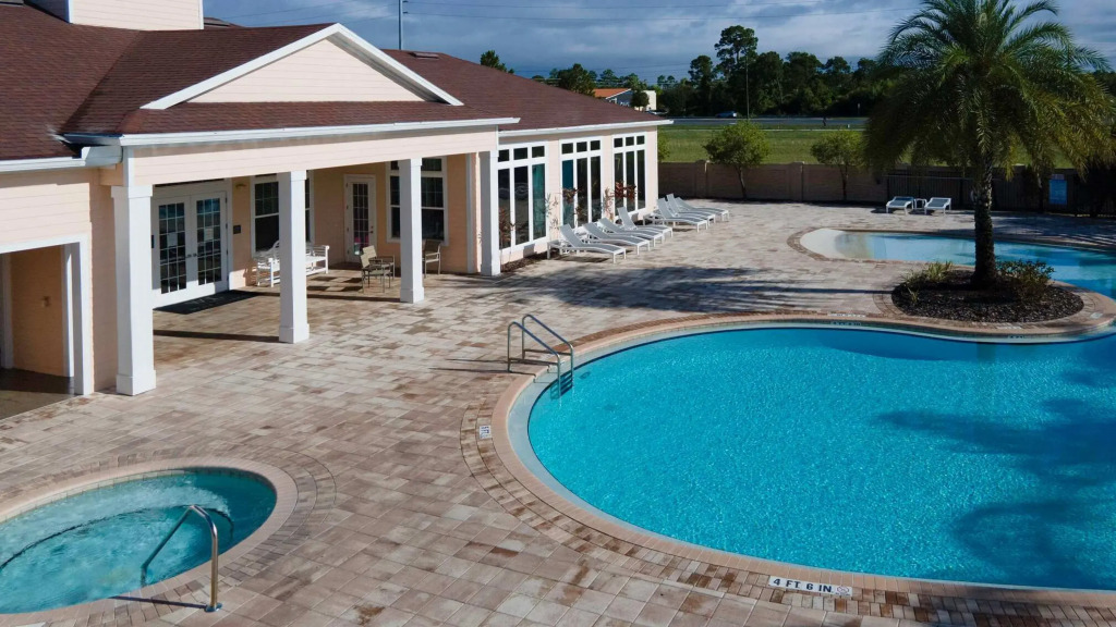 Family Spacious 3BR Townhouse With Pool Access
