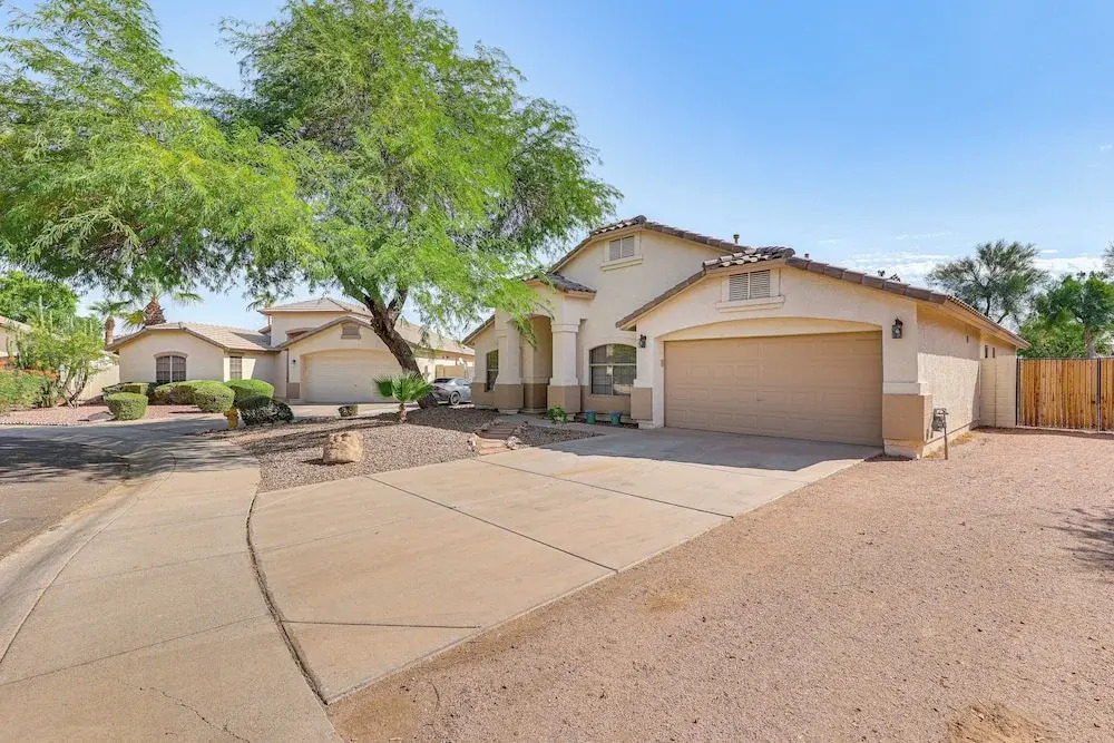 Centrally Located Gilbert Home: Patio & Grill!