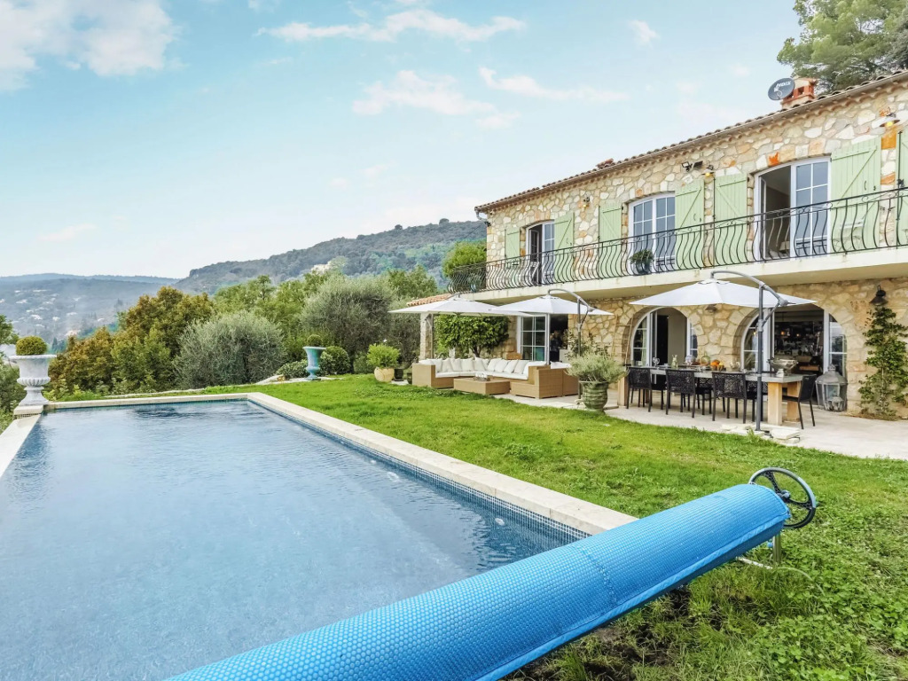 Villa in Grasse With Private Pool
