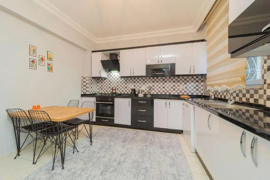 Vibrant Flat With Lovely Balcony in Muratpasa