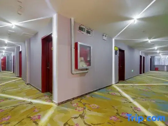 Xinzheng Marriott Business Hotel (Shuanghu Avenue Subway Station)