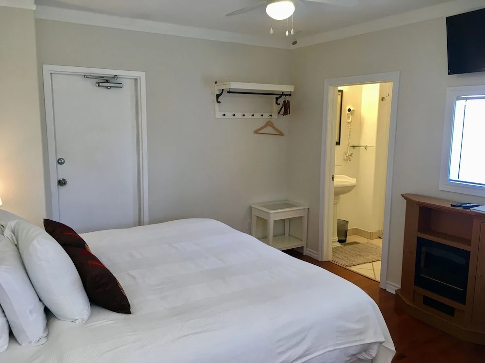 Ellis House Bed & Breakfast
