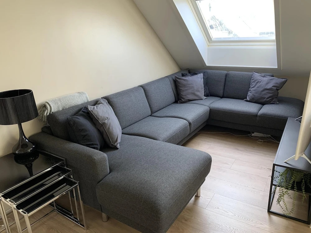 Great 8 Person House, Reykjavik, Free use of Car!