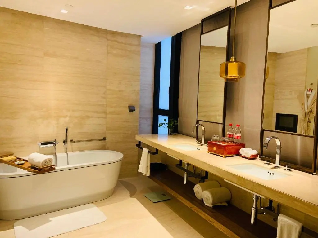 HUALUXE Shanghai Twelve At Hengshan by IHG