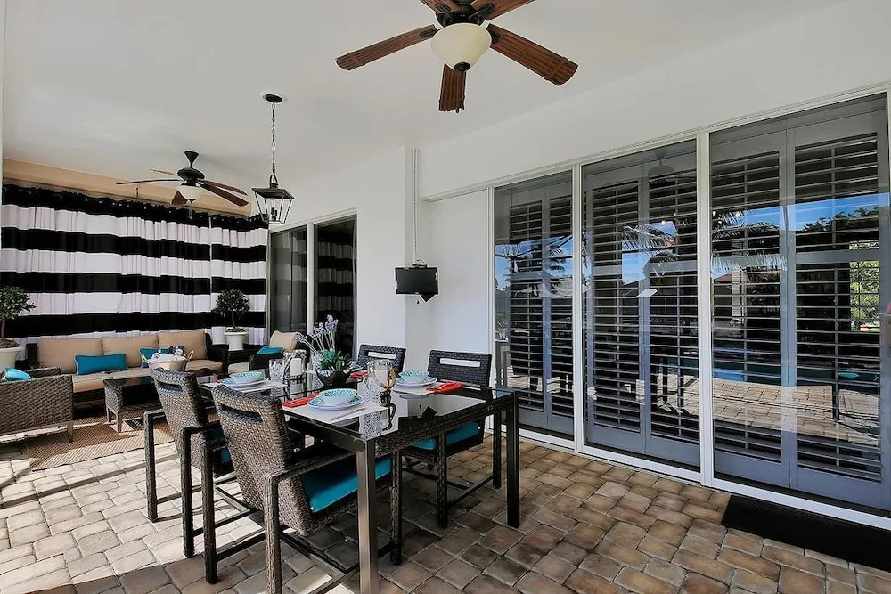SMARCO1601 4 Bedroom Holiday Home by Marco Naples Vacation Homes