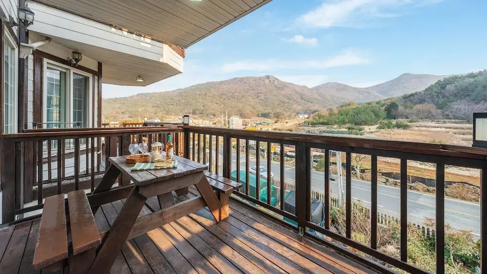 Geoje Come and Stay Pension