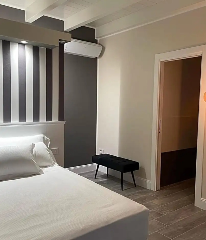 18 Dante Luxury Suites