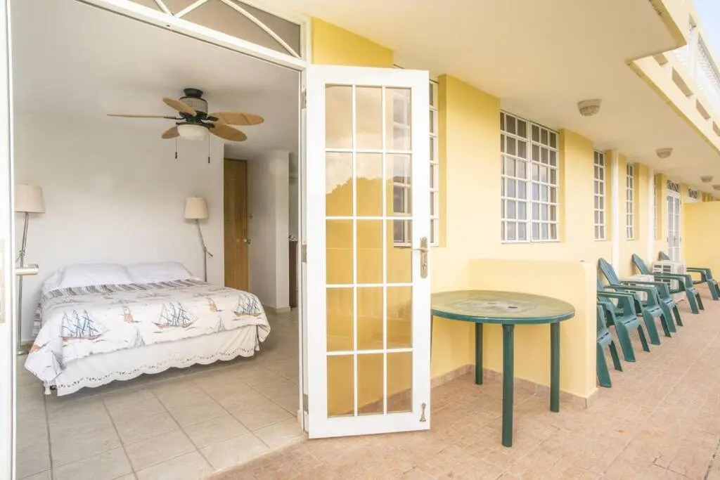 3 bdr apt with pool steps from Sandy Beach