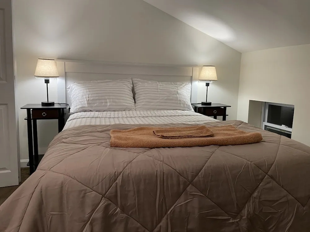 Entire Unit-5min to M&TBank Camden Yards