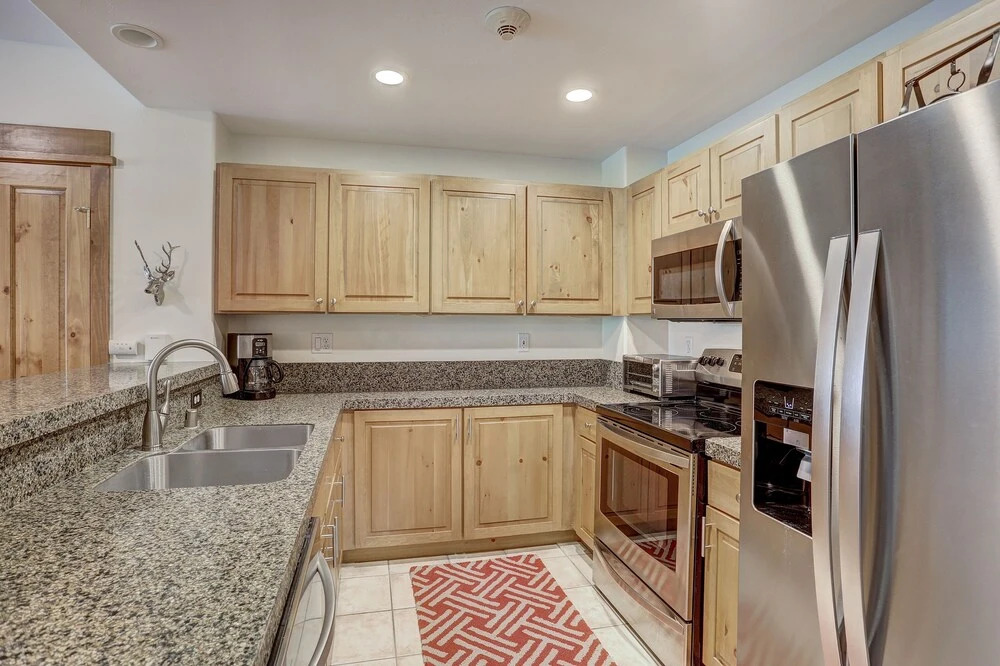 2 BR Condo Arrowhead Village, Walking Distance to Lift