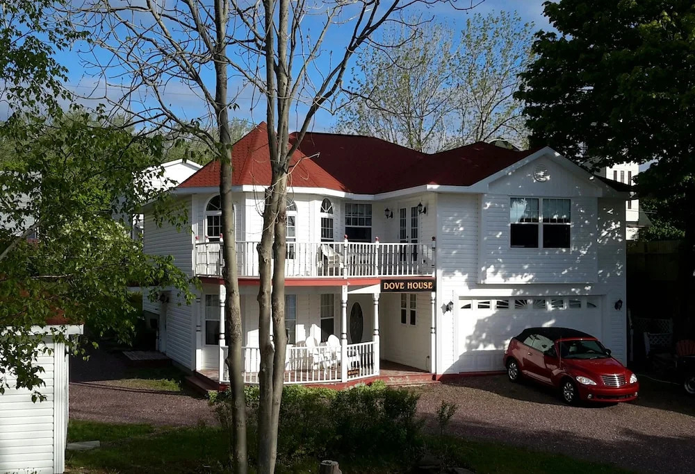 Aarons Dove House Bed & Breakfast Harbourside