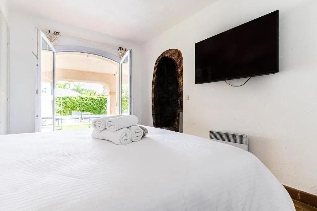 Magnifique Villa, Piscine,5BR à 5 min pied du club 55