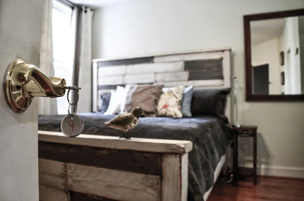 Birdhouse Bed and Breakfast
