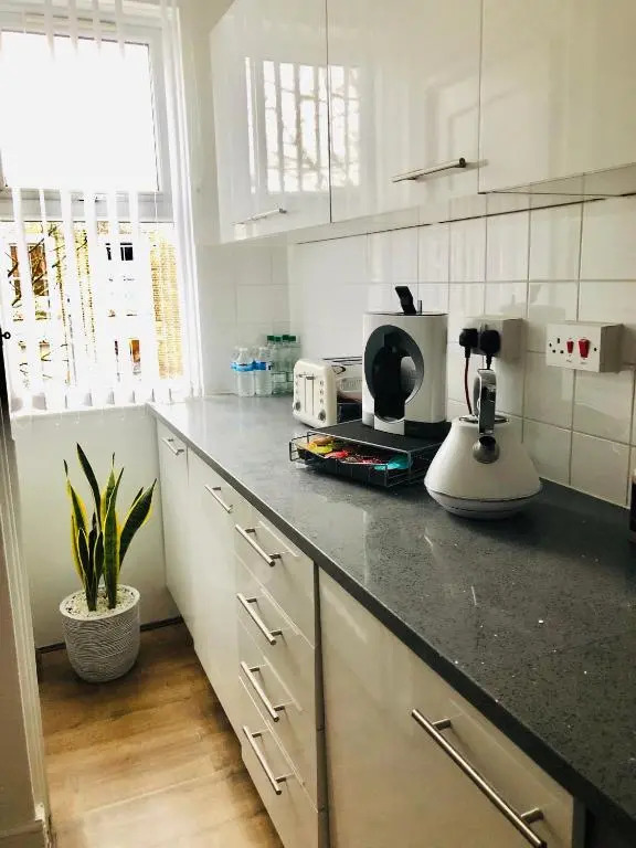 Super location 1min from metro 10min from Camden
