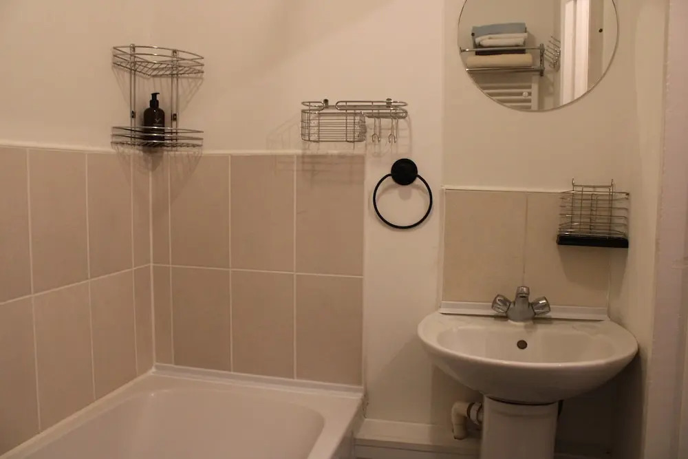Apartment - Sleeps 2 - Parking - Station Close