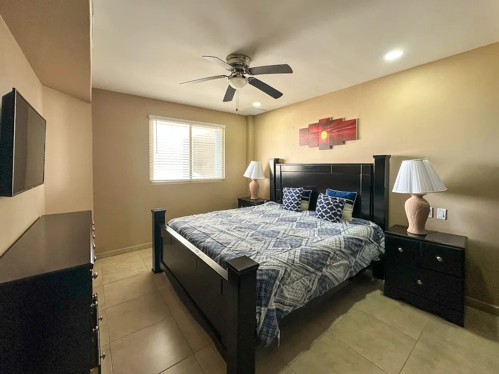 Wake Up Close to the Ocean in This 2BR Condo