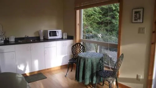 Secret Cove Cottage Suites