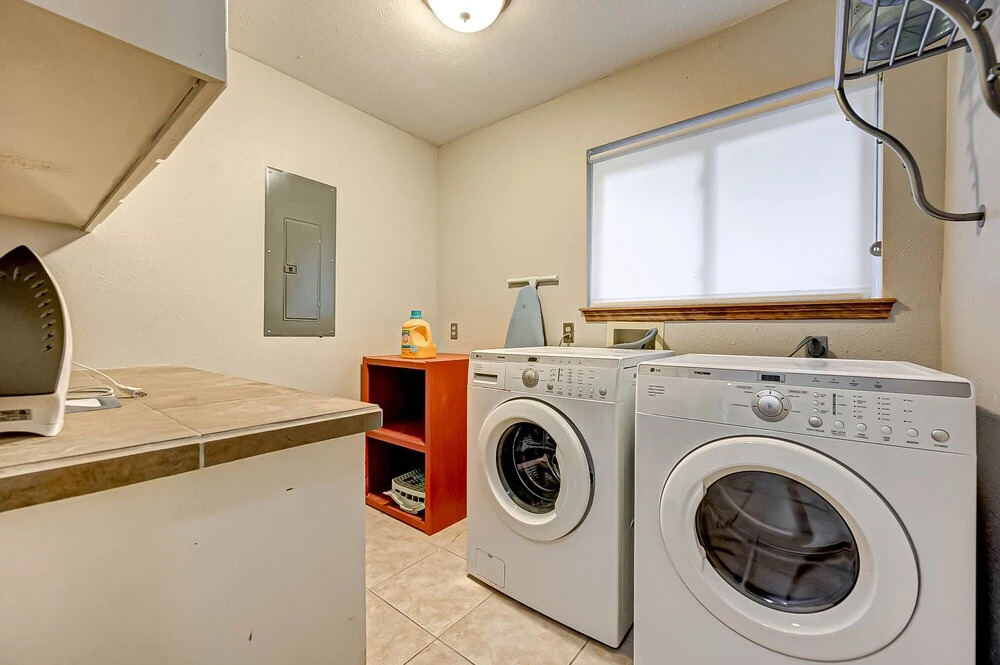 The Hideaway in El Lago, Home Gym, Rain Shower, King Bd, Sleeps 8, Space Center