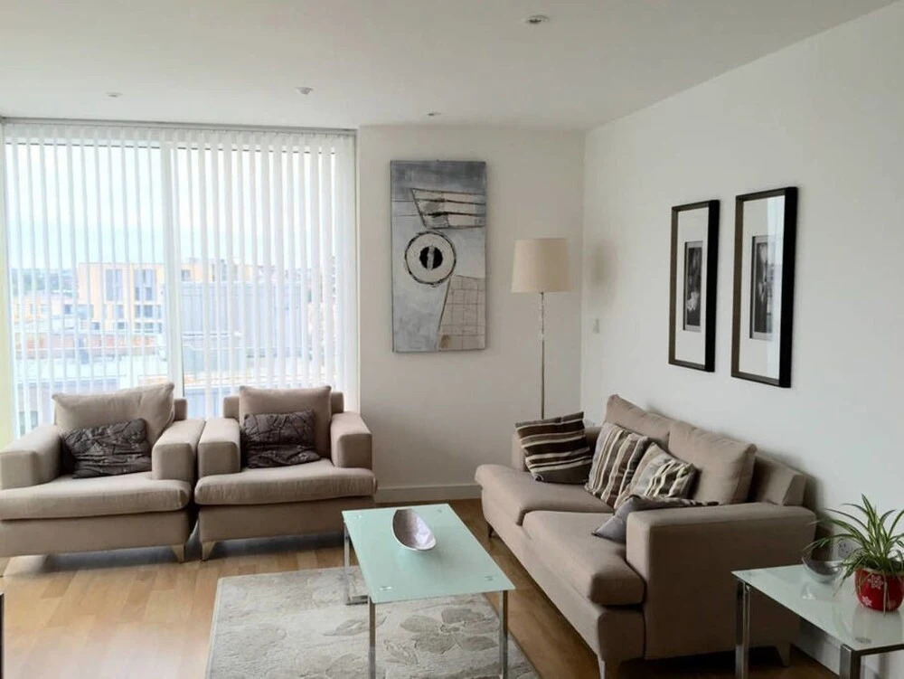 Modern and Airy 2 bed 2 Bath Flat With Great Views