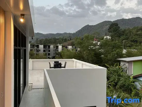 Luxury 4BR Private Pool Villa + Sunset Rooftop