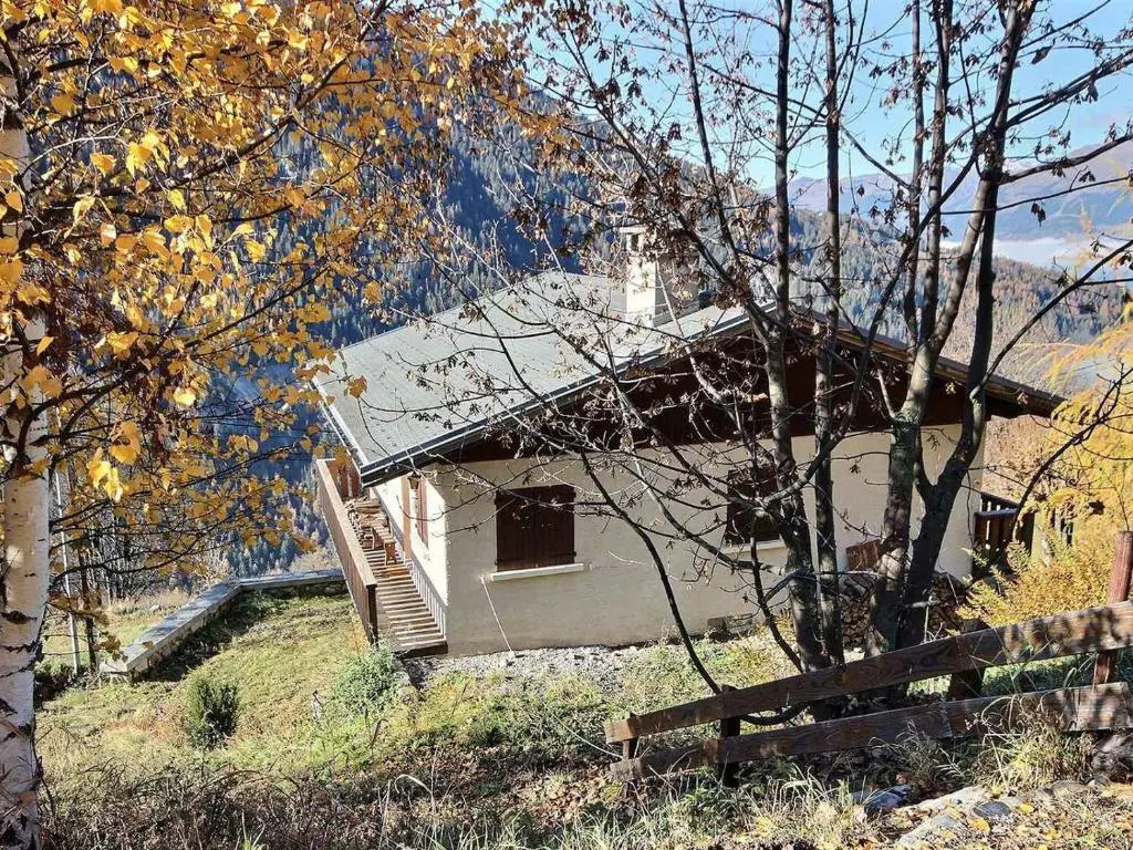 Chalet pour 10 pers, 5 pièces, parking, calme à la montagne - FR-1-411-683