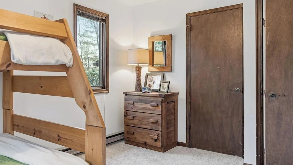 Escape the City by Avantstay Screened Sunroom + Stone Fireplace + Cathedral Ceilings Lake Naomi Club + Pocono Pines