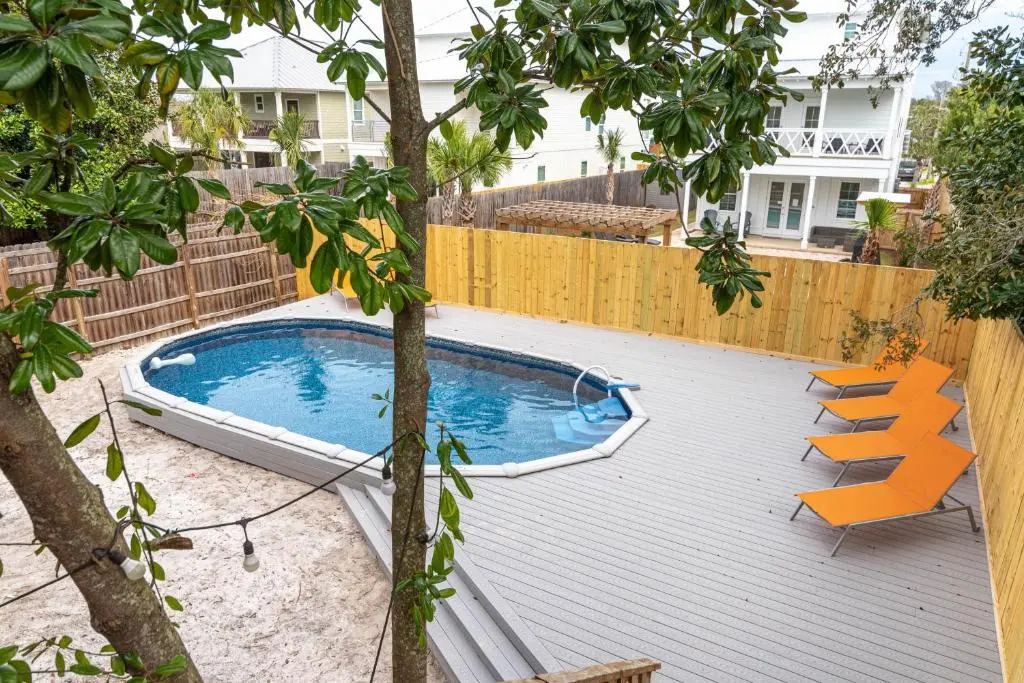 Zula Life Beach House, Sleeps 16, Private Heated Pool and Spa, 4min Walk To The Beach, Pets Welcome, Fenced Yard