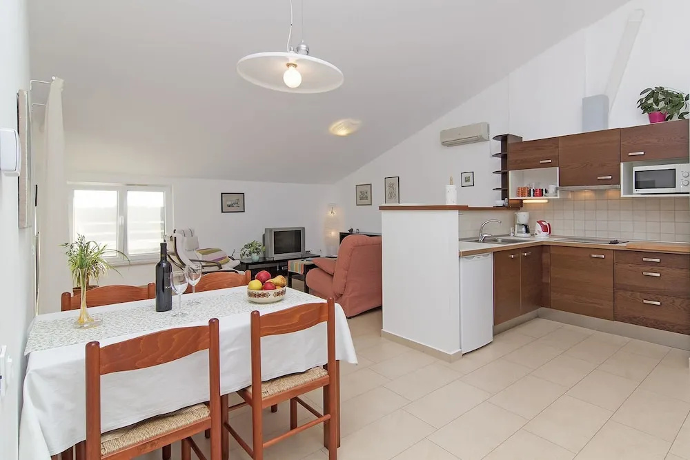 Apartments Levan Ceja