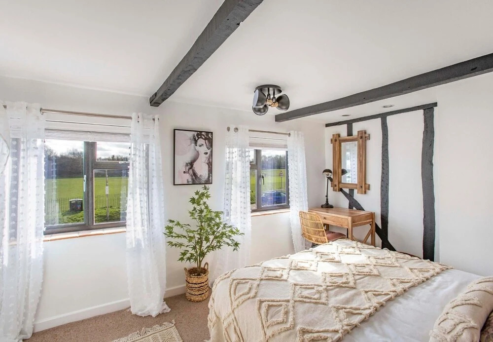 Stunning character 2bed Cottage in St Albans Wifi