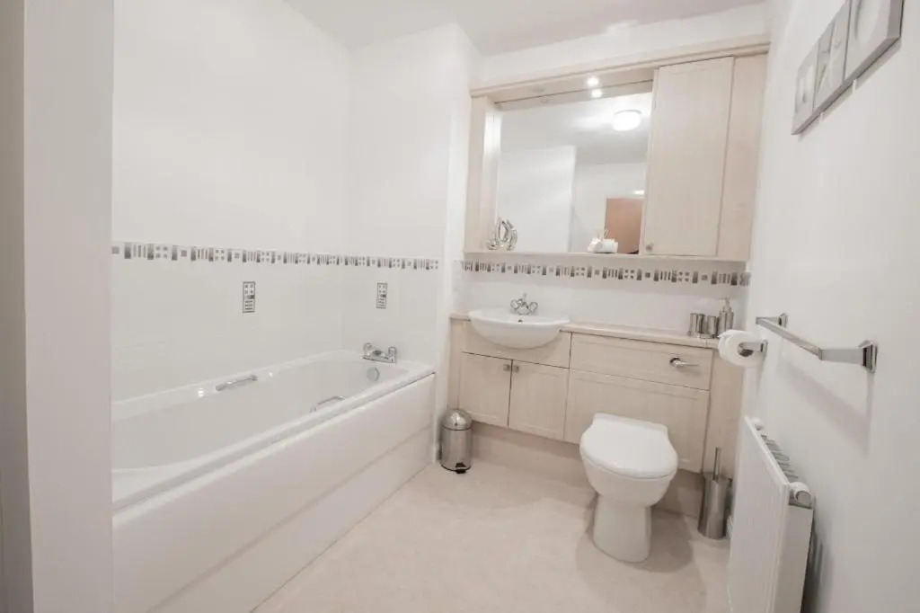 Orange Town House - Shaw Road, Only 6 Minutes to City Centre