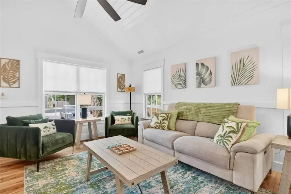 New Listing Lux Beach House Dog Friendly