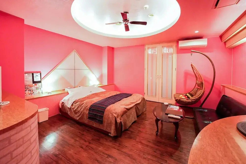 HOTEL CHAREL