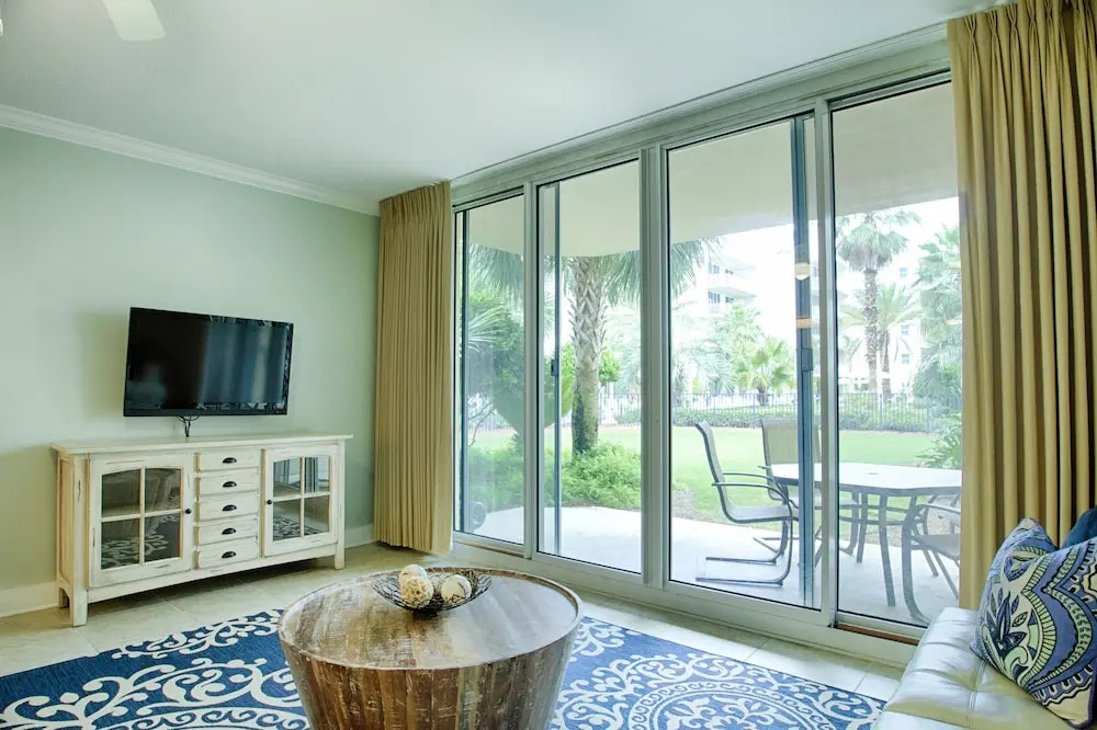 Waterscape B228 - 1 Br condo by RedAwning